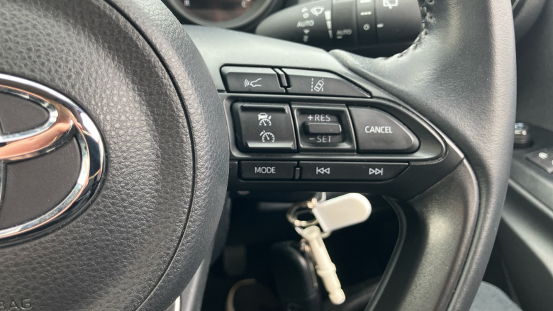 Toyota Yaris 1.5 Hybrid Design 5dr CVT Hybrid Hatchback